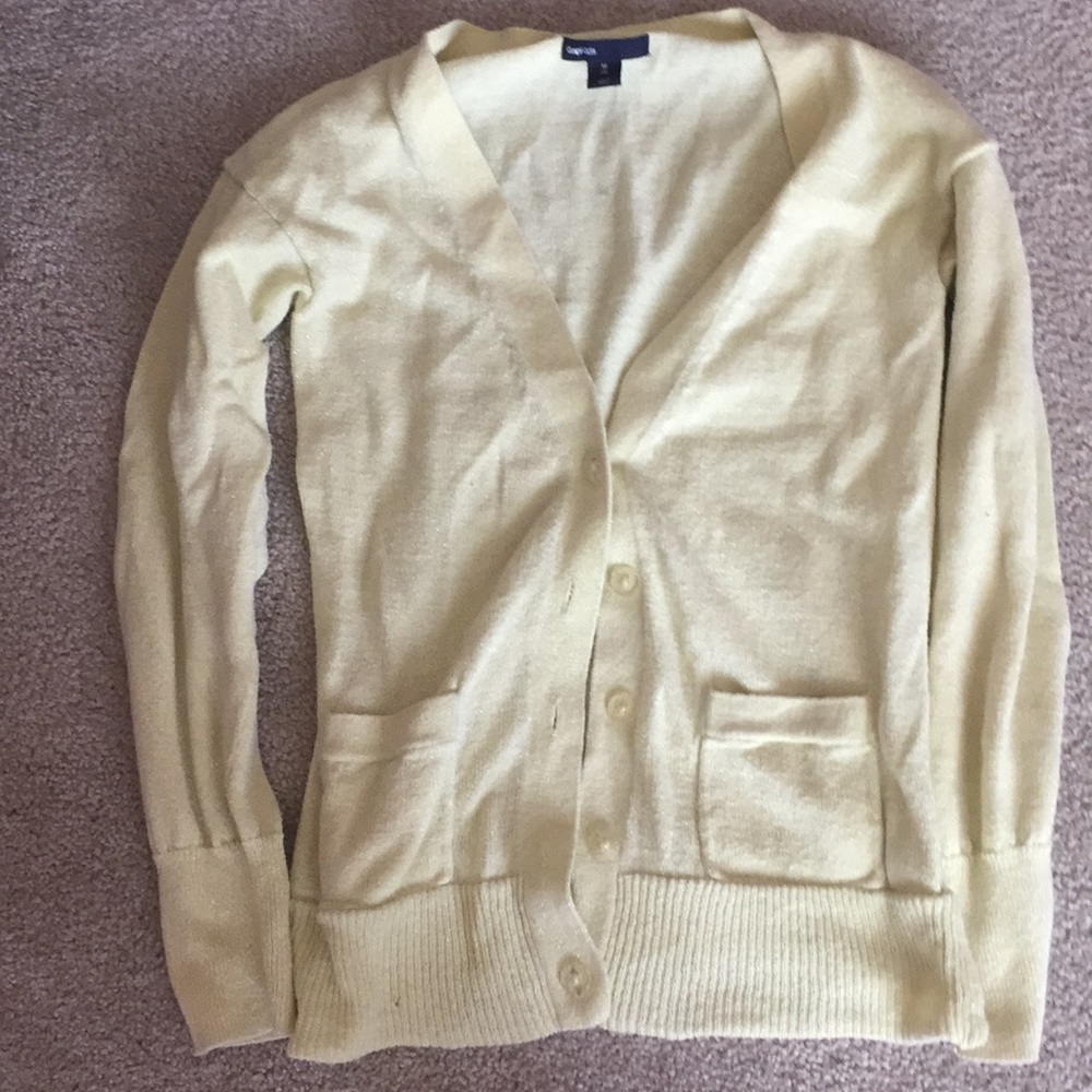 Yellow glittery, two pocket, long sleeve cardigan.